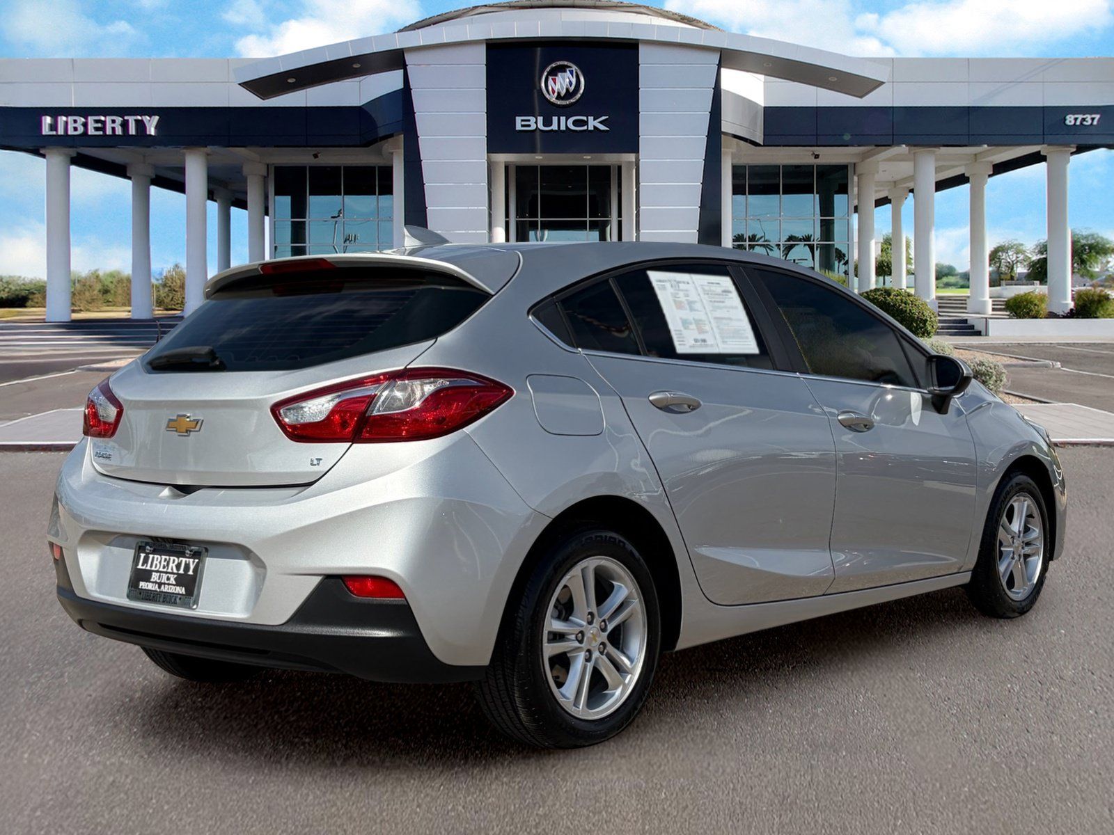 Used 2018 Chevrolet Cruze LT w/ Sun And Sound Package FWD image 4