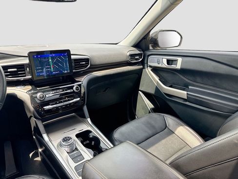 Used 2022 Ford Explorer Limited w/ Equipment Group 301A RWD image 26