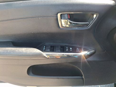 Used 2015 Toyota Avalon XLE Premium FWD image 12