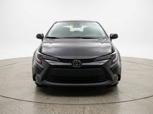 Used 2025 Toyota Corolla LE FWD image 2