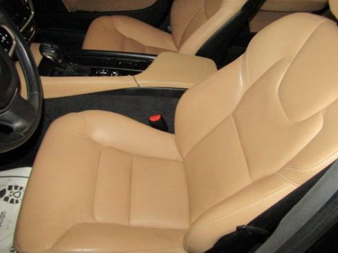 Used 2017 Volvo S90 T6 Momentum w/ Vision Package AWD/4WD image 34