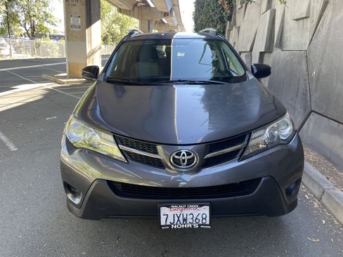 Used 2015 Toyota RAV4 LE AWD/4WD image 13