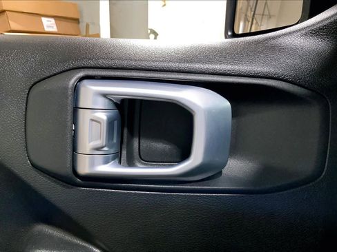 Used 2022 Jeep Gladiator Sport image 36