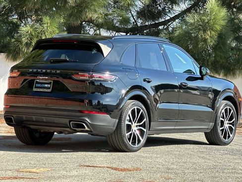Used 2023 Porsche Cayenne image 4
