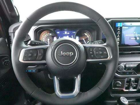 Used 2025 Jeep Wrangler Sahara 4xe image 10