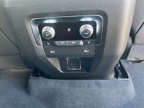 Used 2024 GMC Yukon AT4 w/ AT4 Premium Plus Package AWD/4WD image 16
