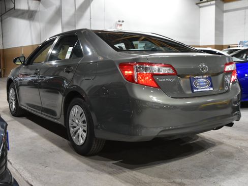 Used 2012 Toyota Camry LE image 9