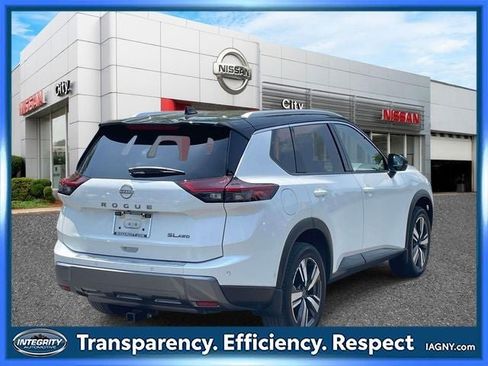 Used 2024 Nissan Rogue SL w/ SL Premium Package AWD/4WD image 5