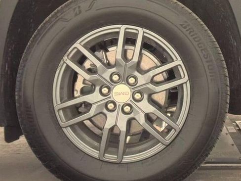 Used 2025 GMC Acadia Elevation image 5