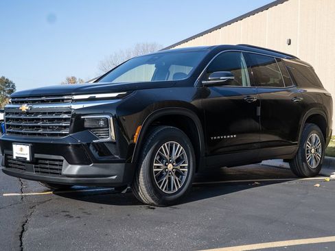 New 2026 Chevrolet Traverse LT image 3