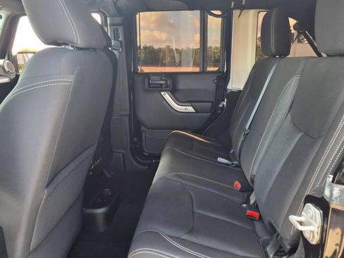 Used 2017 Jeep Wrangler Unlimited Sahara w/ Connectivity Group AWD/4WD image 24