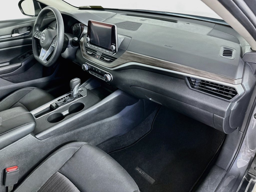 Used 2025 Nissan Altima 2.5 SV FWD image 30