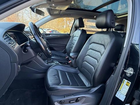 Used 2018 Volkswagen Tiguan SEL Premium image 2
