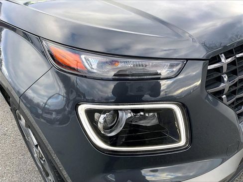 Used 2024 Hyundai Venue Limited image 28