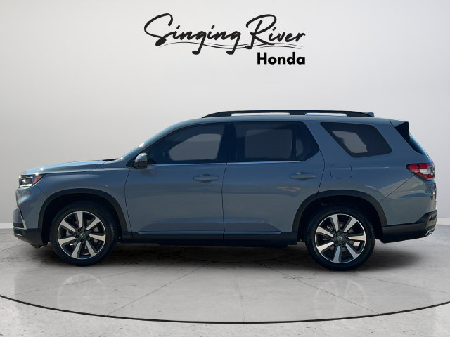 Used 2025 Honda Pilot Touring image 4