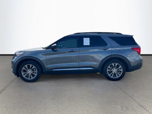 Used 2022 Ford Explorer XLT w/ Equipment Group 202A RWD image 4