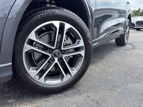 Certified 2025 Audi Q5 Premium w/ Convenience Package AWD/4WD image 3