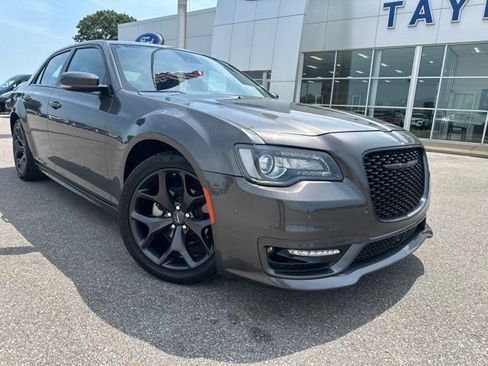 Used 2023 Chrysler 300 Touring L w/ Safetytec Plus Group RWD image 4