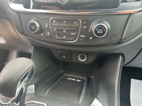 Used 2023 Chevrolet Traverse LT FWD image 40
