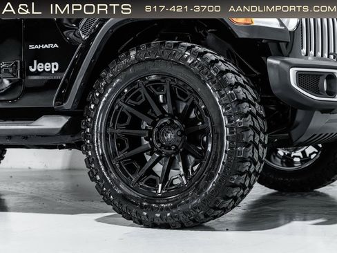 Used 2023 Jeep Wrangler Unlimited Sahara w/ LED Lighting Group AWD/4WD image 37