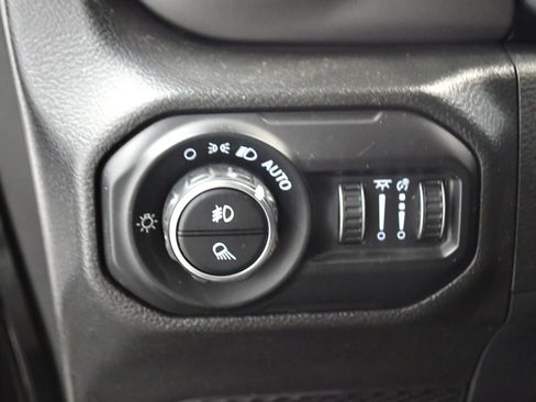 Used 2022 Jeep Gladiator Sport AWD/4WD image 13
