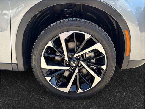 Used 2023 Mitsubishi Outlander SE image 13