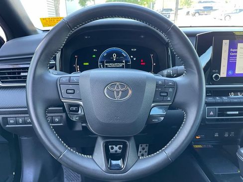 Used 2025 Toyota Camry SE FWD image 14