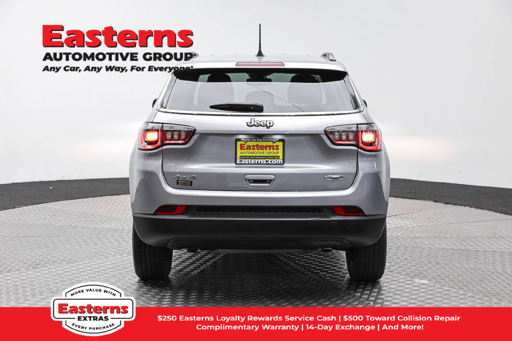 Used 2024 Jeep Compass Latitude AWD/4WD image 7