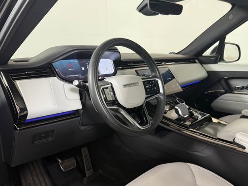 Used 2023 Land Rover Range Rover Sport SE AWD/4WD image 4