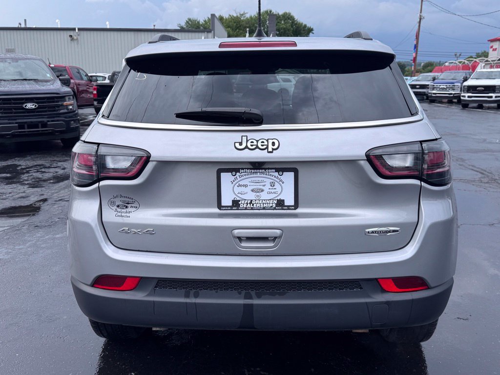 Used 2023 Jeep Compass Latitude w/ Sun and Sound Group AWD/4WD image 6