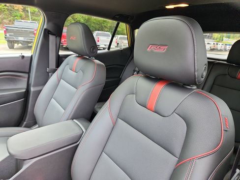 Used 2024 Chevrolet Trax RS w/ Sunroof Package image 24