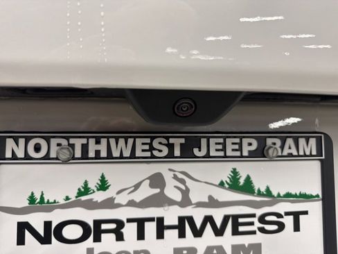 New 2025 Jeep Grand Cherokee Altitude image 20