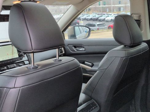 Certified 2024 Nissan Pathfinder Platinum image 31