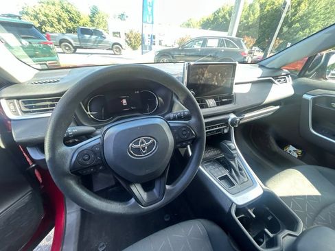 Used 2025 Toyota RAV4 XLE AWD/4WD image 10