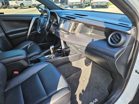 Used 2017 Toyota RAV4 SE AWD/4WD image 32