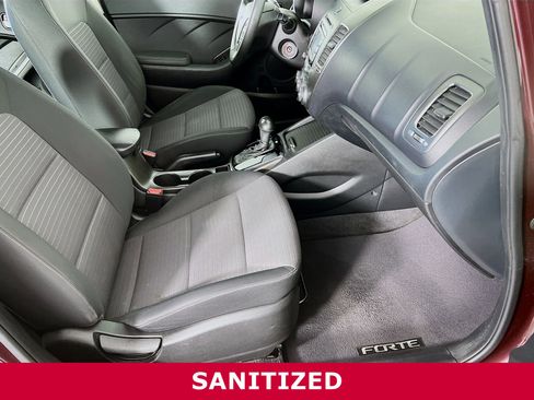 Used 2017 Kia Forte LX w/ LX Popular Package image 21