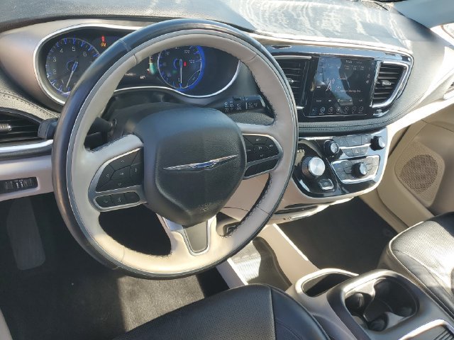 Used 2019 Chrysler Pacifica Limited FWD image 18