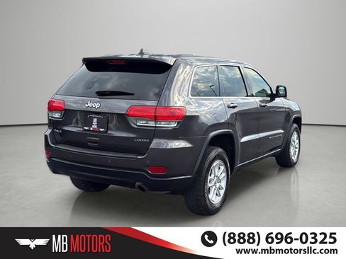 Used 2018 Jeep Grand Cherokee Laredo AWD/4WD image 4
