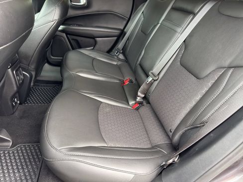 Used 2019 Jeep Compass Latitude AWD/4WD image 18