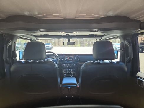 Used 2023 Jeep Wrangler Unlimited Sahara w/ Cold Weather Group AWD/4WD image 38