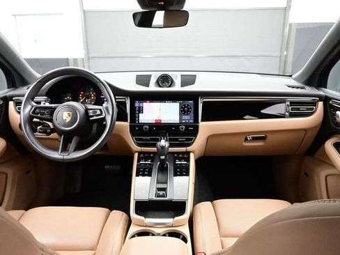 Certified 2023 Porsche Macan AWD/4WD image 19