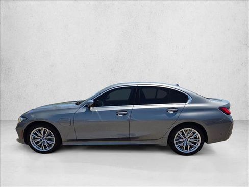 Used 2024 BMW 330e w/ Premium Package RWD image 9