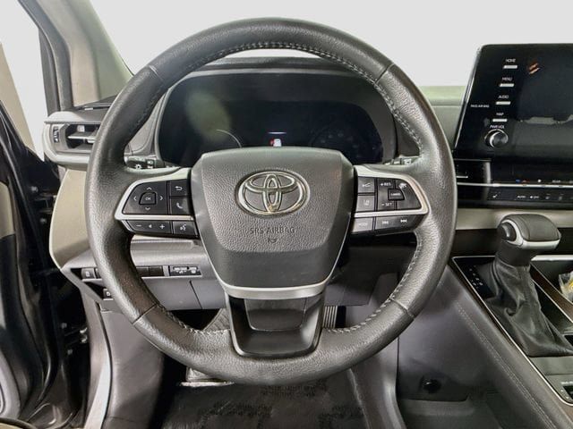 Certified 2024 Toyota Sienna XLE FWD image 13