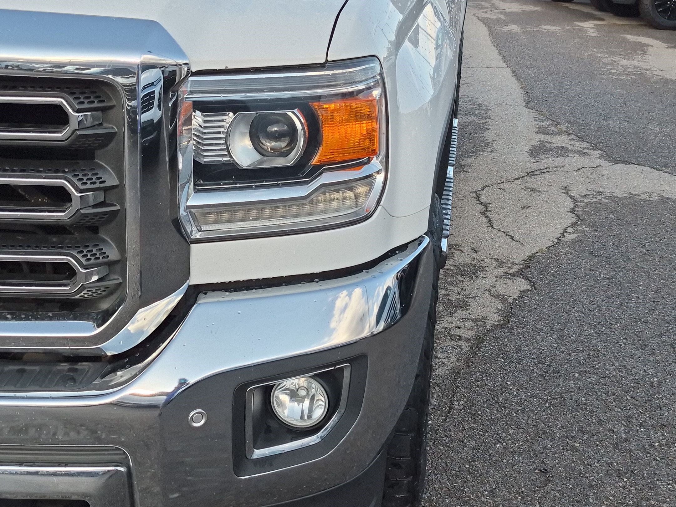 Used 2015 GMC Sierra 2500 SLT w/ Duramax Plus Package AWD/4WD image 10