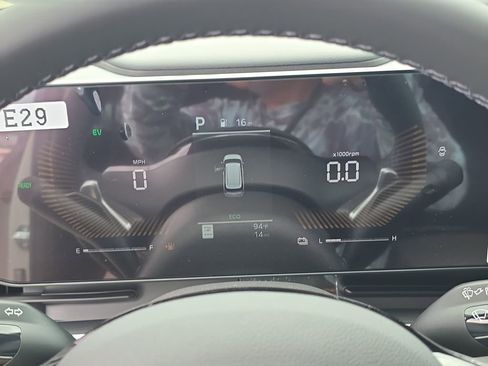 New 2026 Kia Carnival EX FWD image 33