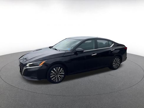 Used 2025 Nissan Altima 2.5 SV FWD image 8