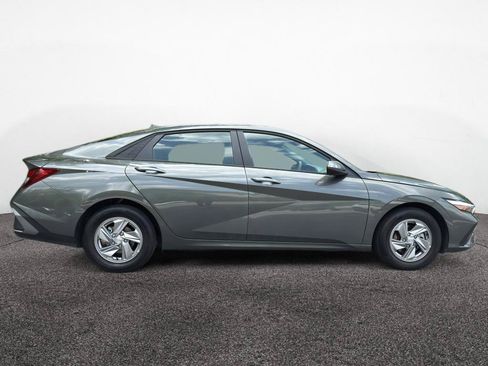 Certified 2026 Hyundai Elantra SE w/ Cargo Package FWD image 8