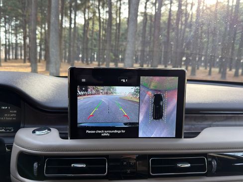 Used 2023 Lincoln Aviator Reserve w/ Equipment Group 201A image 5