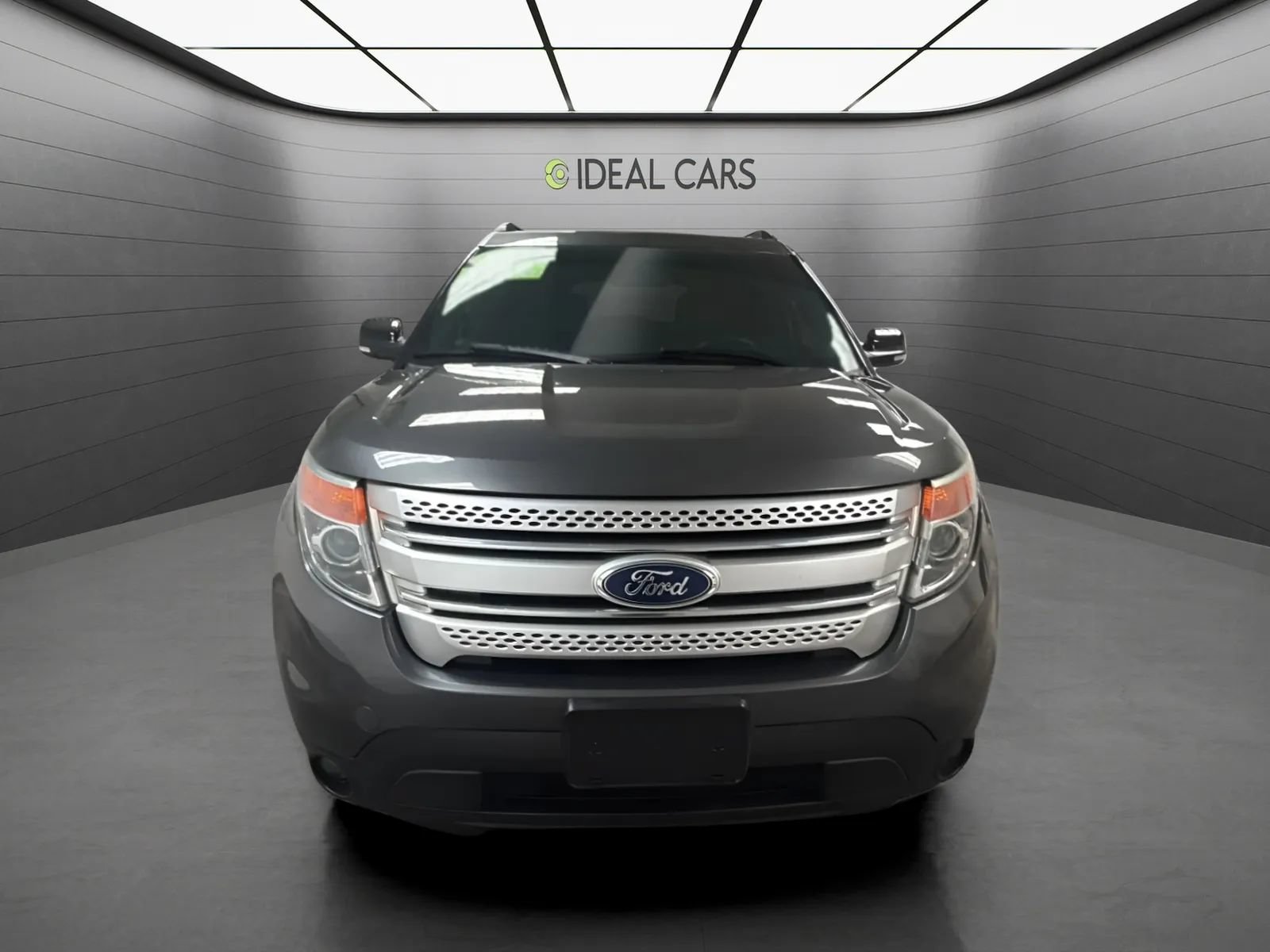 Used 2015 Ford Explorer XLT FWD image 2
