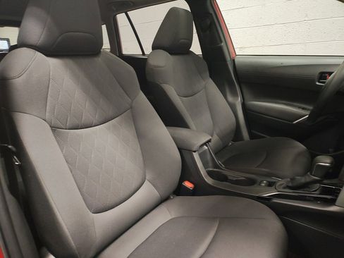 Used 2022 Toyota Corolla Cross LE image 10